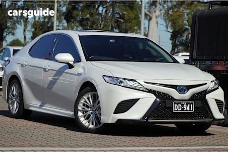 White 2020 Toyota Camry Sedan SL F