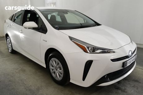 White 2021 Toyota Prius Hatchback Base (hybrid)