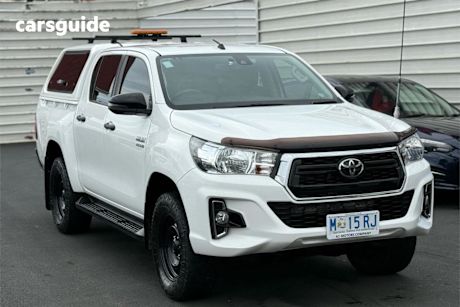 White 2020 Toyota Hilux Double Cab Pick Up SR (4X4)