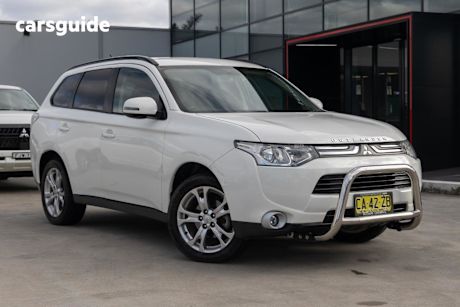 White 2013 Mitsubishi Outlander Wagon LS (4X4)