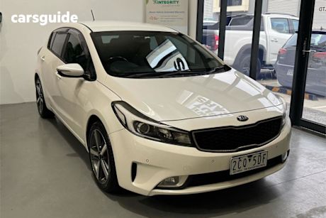 White 2017 Kia Cerato Hatchback Sport