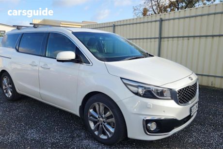 White 2017 Kia Carnival Wagon Platinum