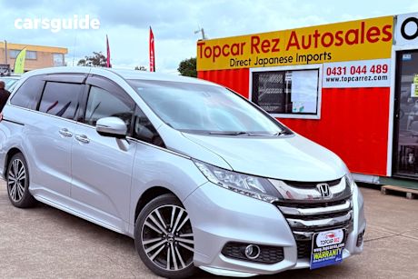Silver 2014 Honda Odyssey Wagon Luxury