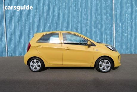 Yellow 2016 Kia Picanto Hatchback SI