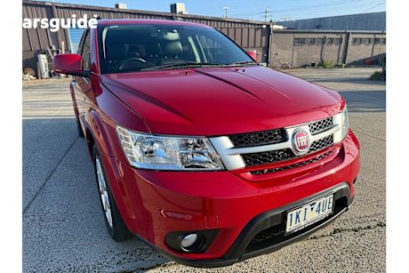 Red 2015 Fiat Freemont SUV BASE F