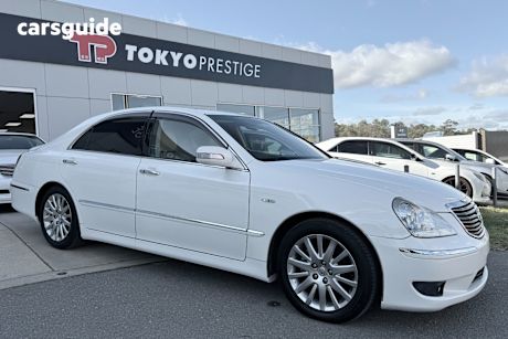 White 2005 Toyota Crown Sedan