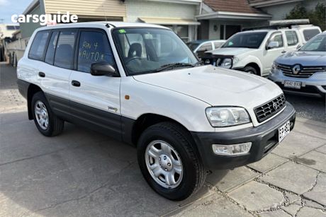 White 1998 Toyota RAV4 Wagon
