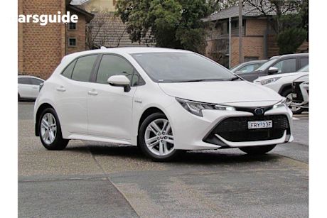 White 2019 Toyota Corolla Hatchback Ascent Sport (hybrid)