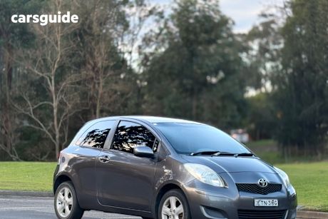 Grey 2009 Toyota Yaris Hatchback YR