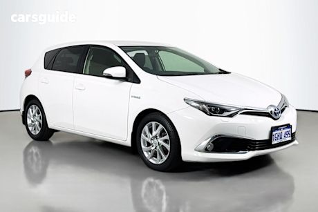 White 2017 Toyota Corolla Hatchback Hybrid