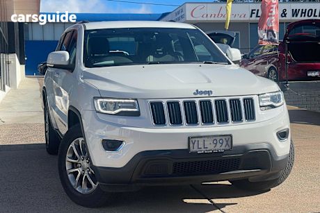 White 2015 Jeep Grand Cherokee Wagon Laredo (4X4)