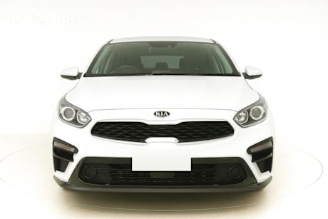 White 2018 Kia Cerato Sedan Sport+