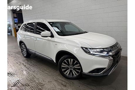 White 2018 Mitsubishi Outlander Wagon ES ADAS 4X4