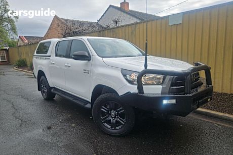 White 2022 Toyota Hilux Double Cab Pick Up SR (4X4)