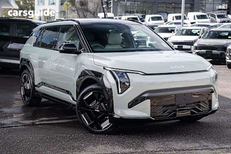 Green 2025 Kia EV3 Wagon GT-LINE LONG RANGE F