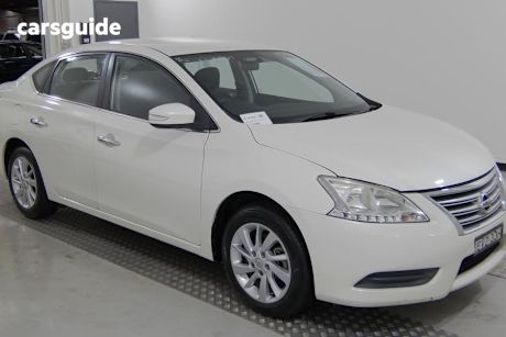White 2015 Nissan Pulsar Sedan ST