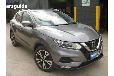 Grey 2017 Nissan Qashqai Wagon ST-L