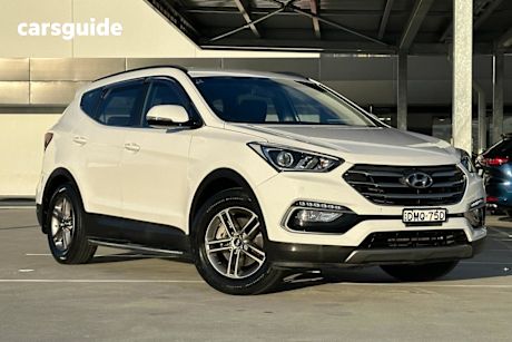 White 2017 Hyundai Santa FE Wagon Active (4X4)