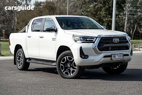 White 2022 Toyota Hilux Double Cab Chassis Sr5 (4X4)