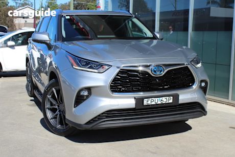 Silver 2021 Toyota Kluger Wagon