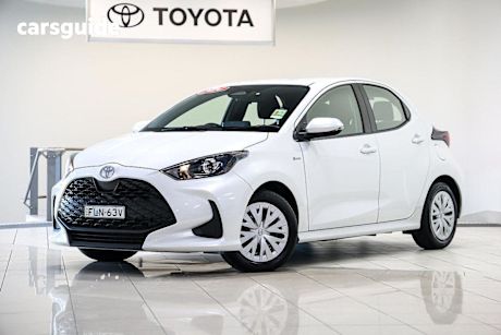 White 2024 Toyota Yaris Hatch ASCENT SPORT HYBRID F