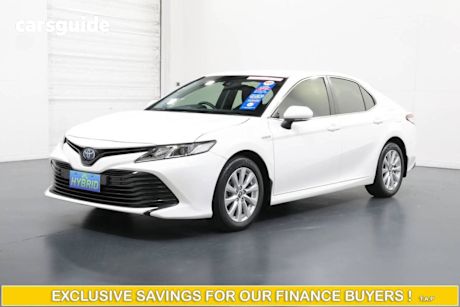 White 2018 Toyota Camry Sedan Ascent (hybrid)