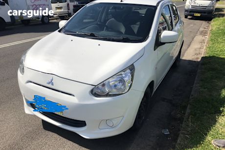 White 2014 Mitsubishi Mirage Hatchback Es