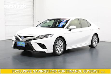 White 2018 Toyota Camry Sedan Ascent Sport (hybrid)