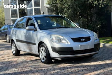 Silver 2009 Kia RIO Hatchback LX