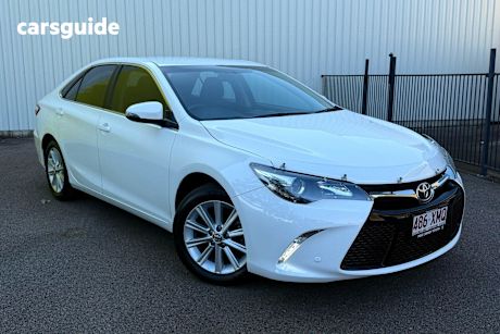 White 2017 Toyota Camry Sedan Atara S