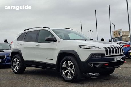 White 2014 Jeep Cherokee Wagon Trailhawk (4X4)