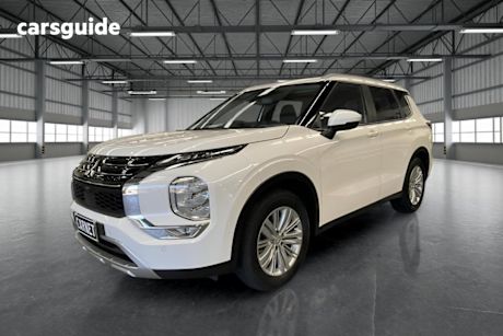 White 2023 Mitsubishi Outlander Wagon LS 7 Seat (2WD)