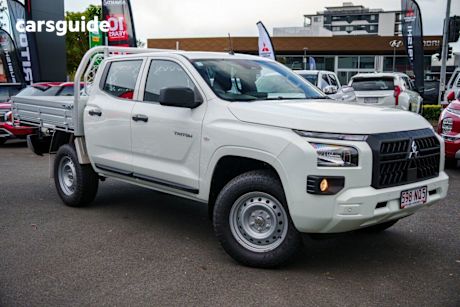 White 2025 Mitsubishi Triton Double Cab Chassis GLX (4X4)