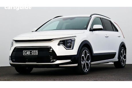 White 2022 Kia Niro SUV HEV GT-LINE F