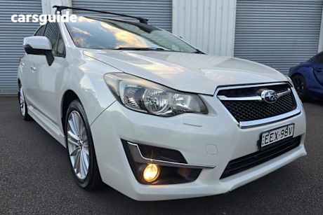 White 2015 Subaru Impreza Hatchback 2.0I-S (awd)