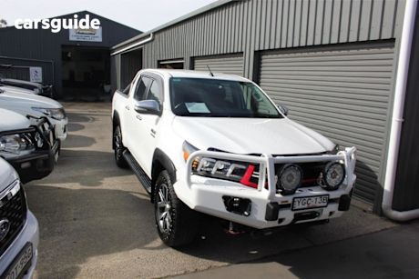 White 2016 Toyota Hilux Dual Cab Utility SR5 (4X4)