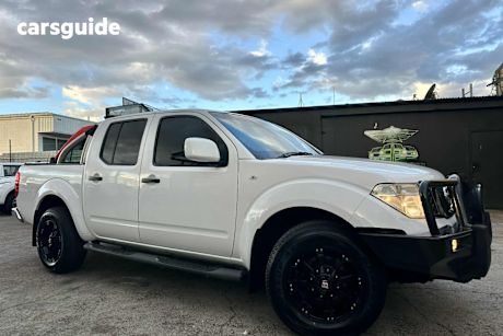 White 2015 Nissan Navara Dual Cab Pick-up RX (4X4)