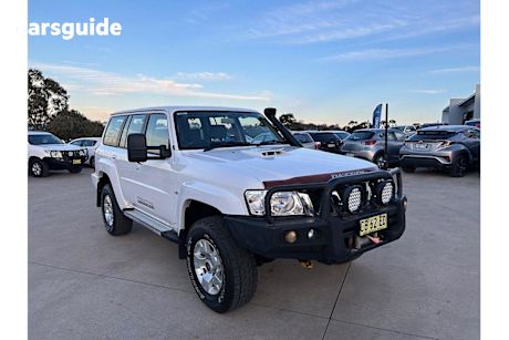 White 2013 Nissan Patrol SUV ST 4X4
