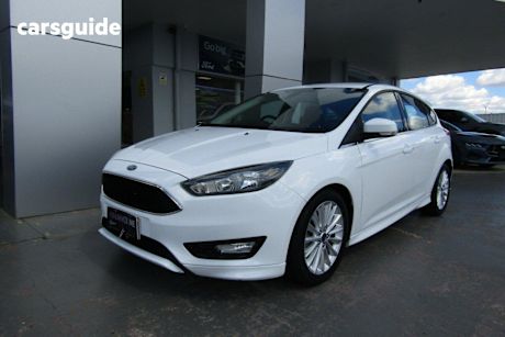 White 2016 Ford Focus Hatchback Sport