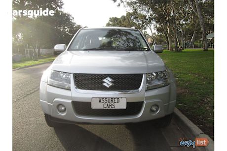 Silver 2010 Suzuki Grand Vitara Wagon 4X4