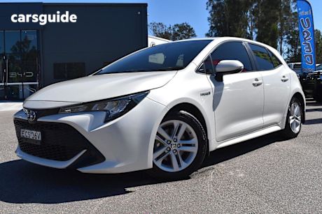 White 2019 Toyota Corolla Hatch ASCENT SPORT HYBRID F