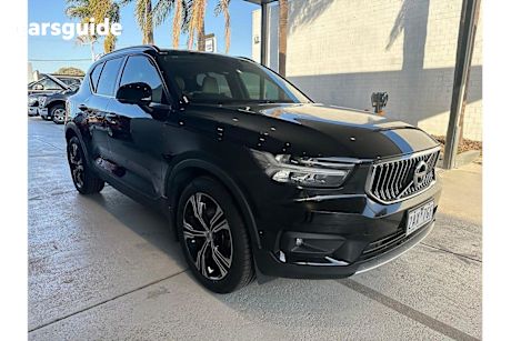 Black 2019 Volvo XC40 Wagon T4 Inscription (awd)