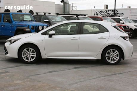 White 2021 Toyota Corolla Hatch ASCENT SPORT HYBRID F
