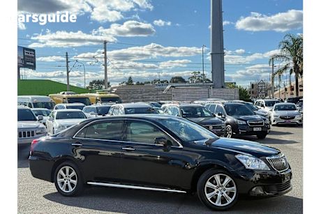 Black 2013 Toyota Crown Sedan