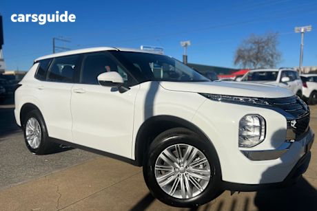 White 2024 Mitsubishi Outlander Wagon ES 7 Seat (2WD)