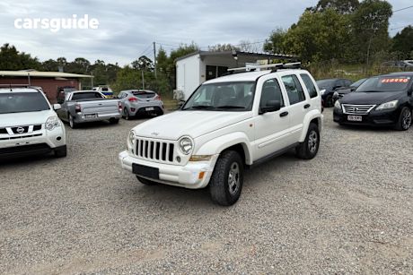 White 2004 Jeep Cherokee Wagon Sport (4X4)