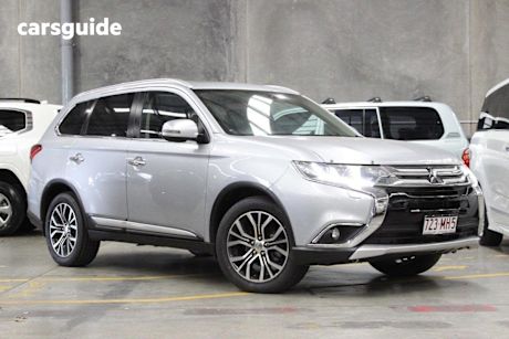 Silver 2016 Mitsubishi Outlander Wagon Exceed (4X4)