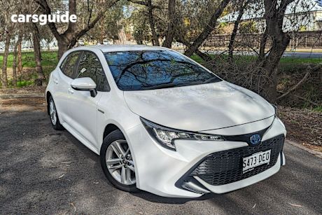 White 2020 Toyota Corolla Hatchback Ascent Sport (hybrid)