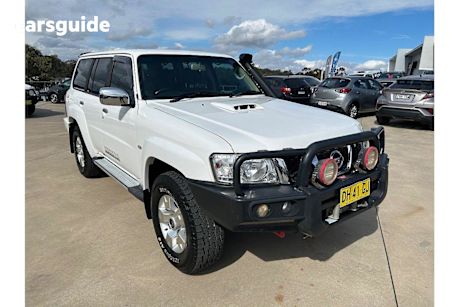 White 2016 Nissan Patrol SUV ST 4X4