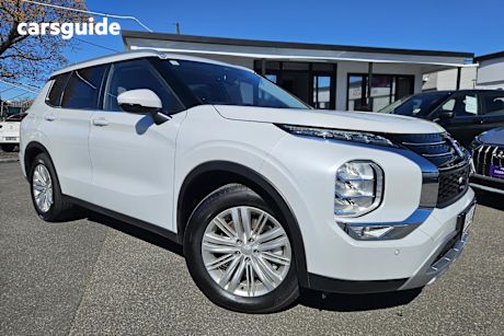 White 2024 Mitsubishi Outlander Wagon LS 7 Seat (2WD)